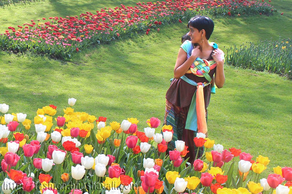 Bhushavali's tweet photo. #Atyudarini wrapped in #rainbow, surrounded by #tulips - https://t.co/DAMsztTKIz - #fashionphotography #fblogger #fashionblog #FashionPanacheBlog #mom #momblogger #mommyblogger #ootd #belgianblogger #brusselsblogger #babywearing #mehdai https://t.co/KXWBmpOfu5