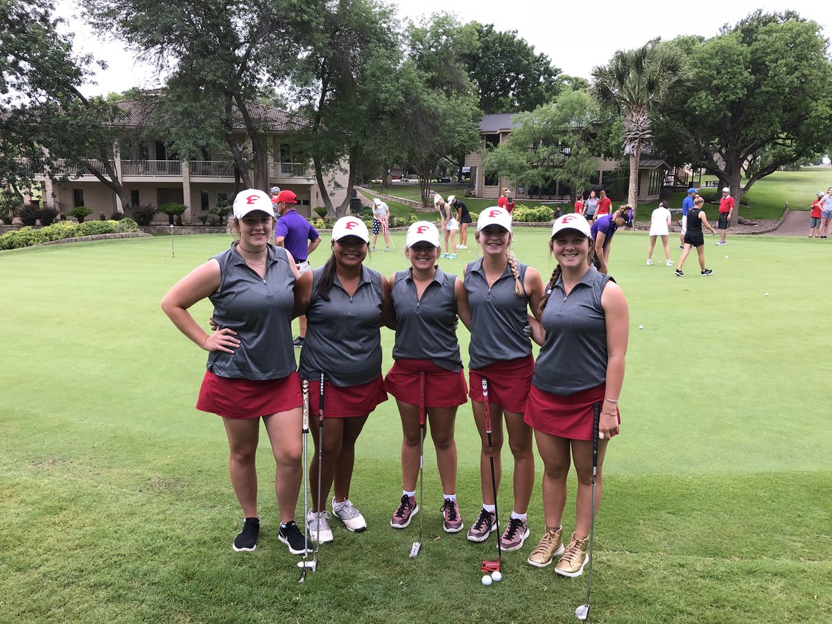 _CarlONeill's tweet photo. Varsity Girls Golf Team. A super year, top 7 in the STATE!  #ProudCoach https://t.co/a9M2Cp69Tc