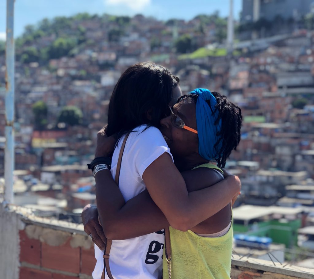 gleicidamasceno's tweet photo. Feliz dia do abraço! ✨ https://t.co/7YoOeovLg7