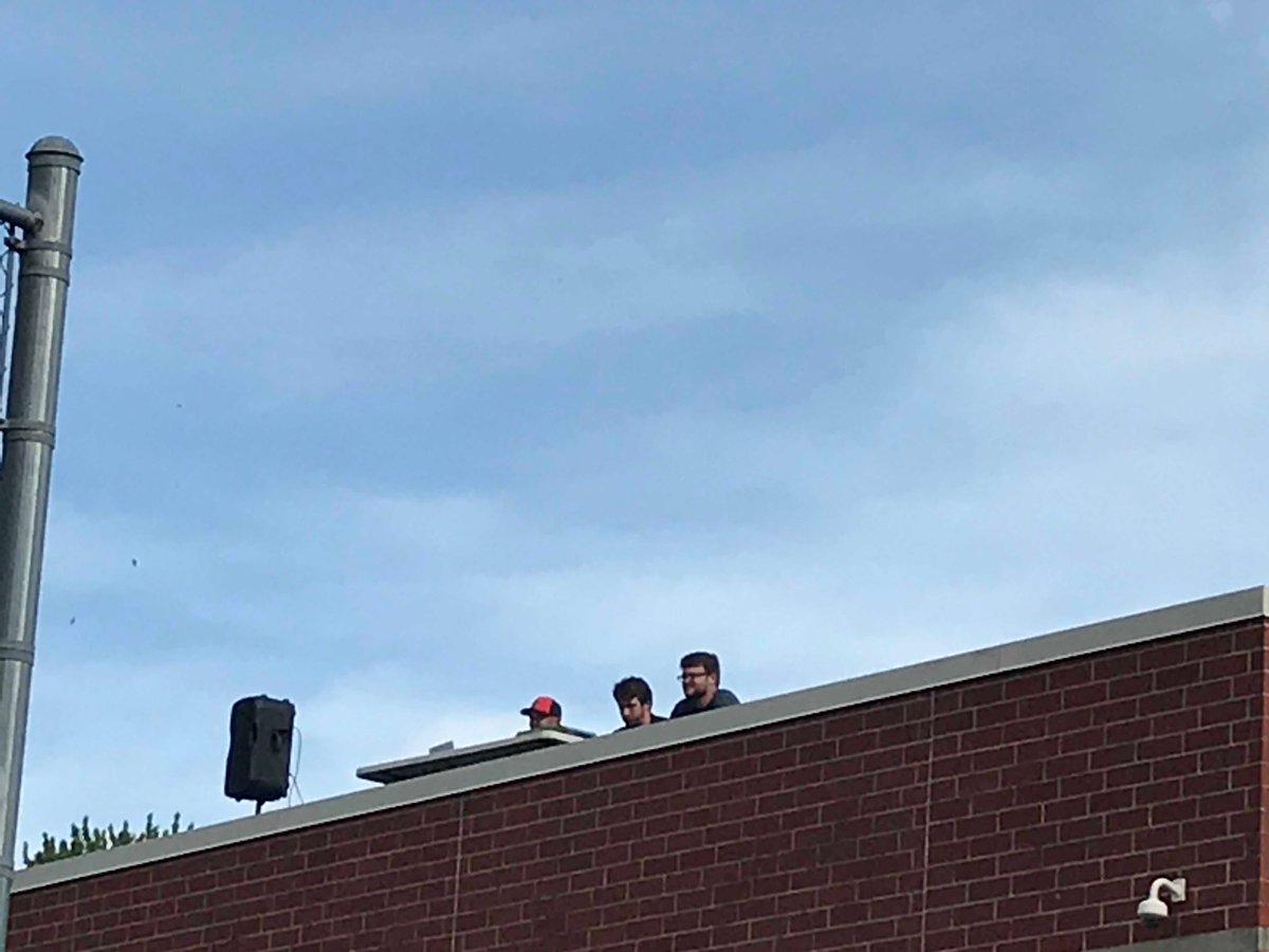 llschwarz23's tweet photo. Beecher softball sectional#bestseatsinthehouse https://t.co/6LwUXoJwxe
