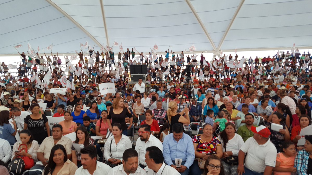 Alonso_Blancas's tweet photo. Mapimí dice:
¡MEADE PRESIDENTE!
En evento masivo en la comarca lagunera, realiza compromisos por un mejor Durango, con más oportunidades para todos. #EnTodasPartesDgo #ColosioMapimi #YoMeroConMeade https://t.co/sIJsPzsOeI