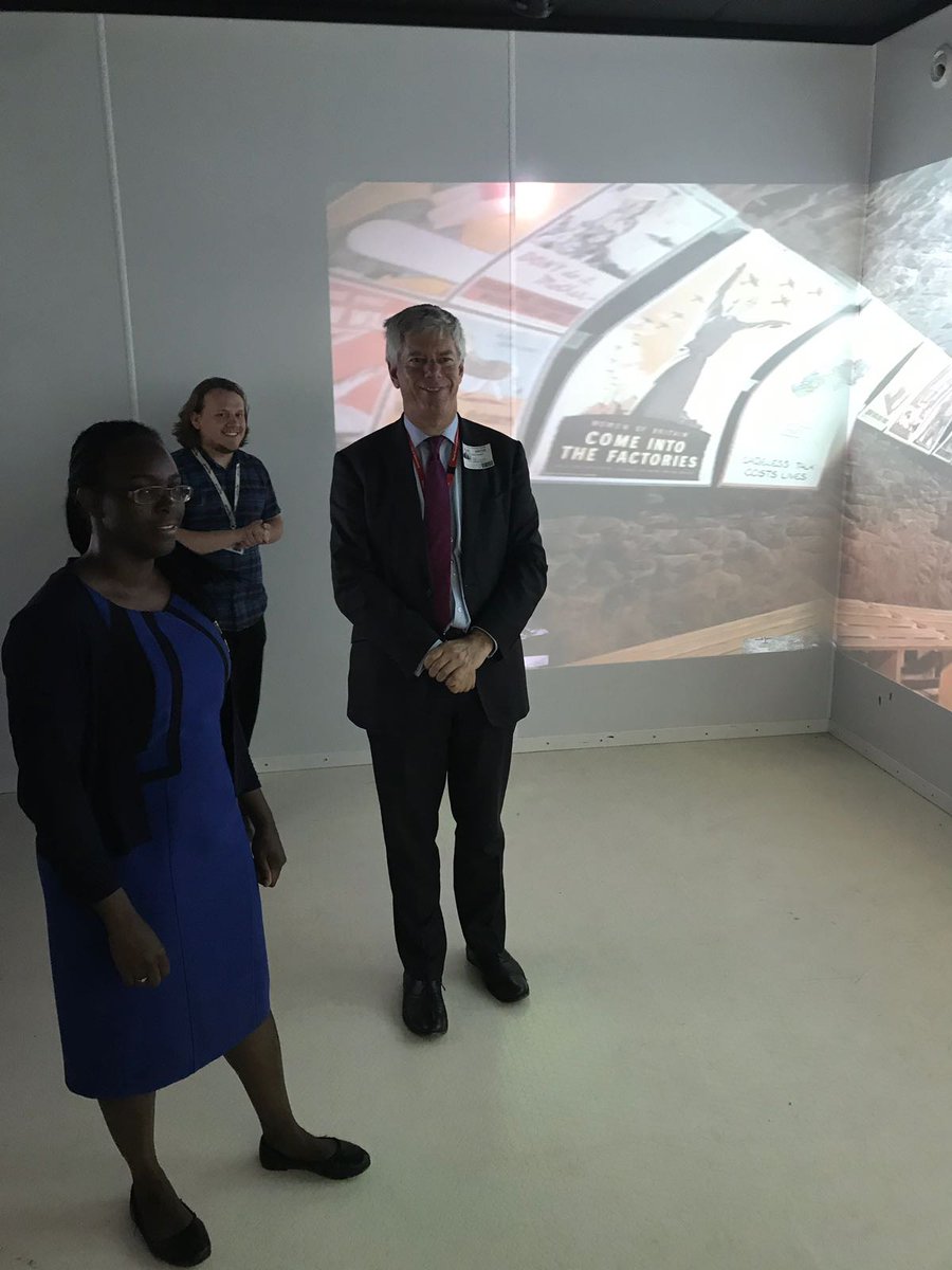 Tremendous visit to <a href="/charltonmanor/">Charlton Manor Sch</a> school with <a href="/iviswill/">Ivis Williams</a> here in the award winning immersive interactive room - great healthy school rooted in the community but with global horizons