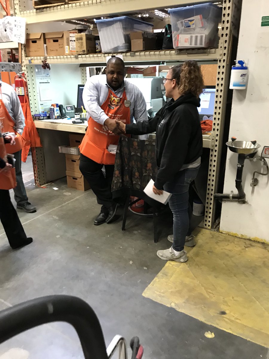 LeifHD2's tweet photo. Great job Vanessa! Our store manager Joe recognizing our D.93 DS, during a visit with Adriana. Keep it up! https://t.co/jrkmfyIsZG