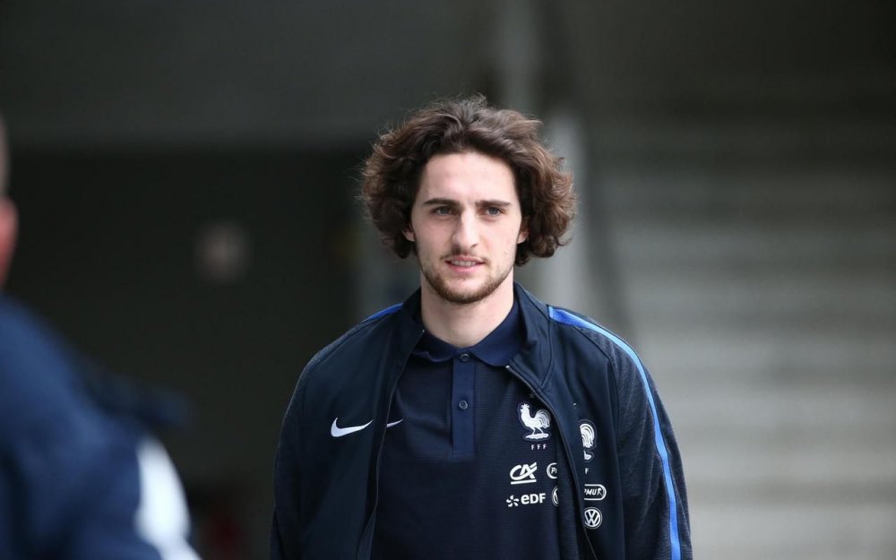 lnstantFoot's tweet photo. La décision de Deschamps de ne pas sélectionner Adrien Rabiot dans ses 23 a généré un sentiment d’injustice et une telle déception que ce dernier a écrit à la FFF en indiquant refuser son statut de suppléant. Cette décision pourrait lui être lourde de conséquences. [Le Parisien] https://t.co/ebnGKO0Pdw