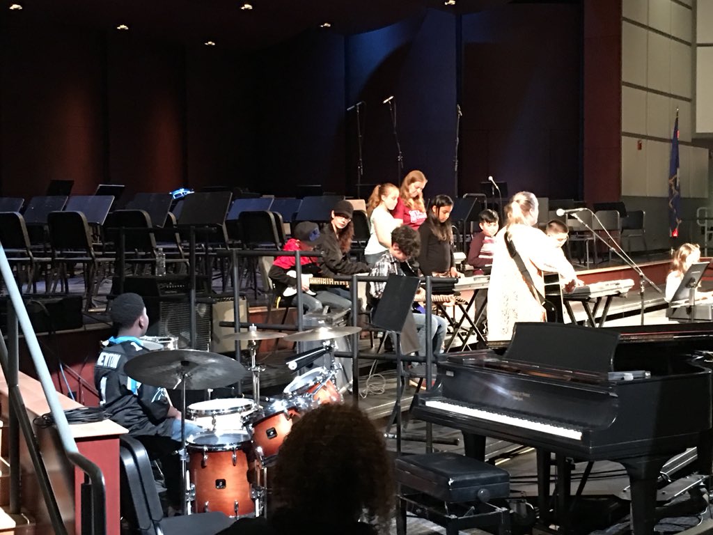 teachcardona's tweet photo. Meriden Arts Festival! Great work students and staff! Even Mother Nature can’t stop the arts in @MeridenK12 #savethemusic #arts #meridenDLT @BCyrmhs @RobKosienskiJr @SperryArt @OHPlattMusic @mhs https://t.co/pjQJiO5ORV