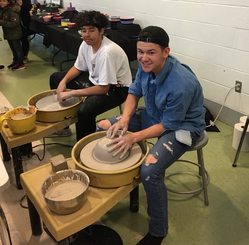 teachcardona's tweet photo. Meriden Arts Festival! Great work students and staff! Even Mother Nature can’t stop the arts in @MeridenK12 #savethemusic #arts #meridenDLT @BCyrmhs @RobKosienskiJr @SperryArt @OHPlattMusic @mhs https://t.co/pjQJiO5ORV