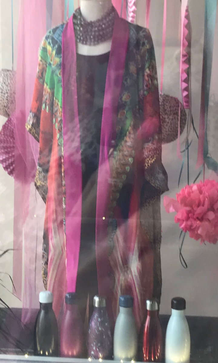 ❤️❤️❤️Window Shopping at Wynk Boutique Hastings!!! 
👗
👚
👙
👠
#kimono #fairchildbaldwin #michaelstars #swellbottle #shop #shoplocal #downtownhastings #shopwynk #shopwynkboutique #wynkhastings