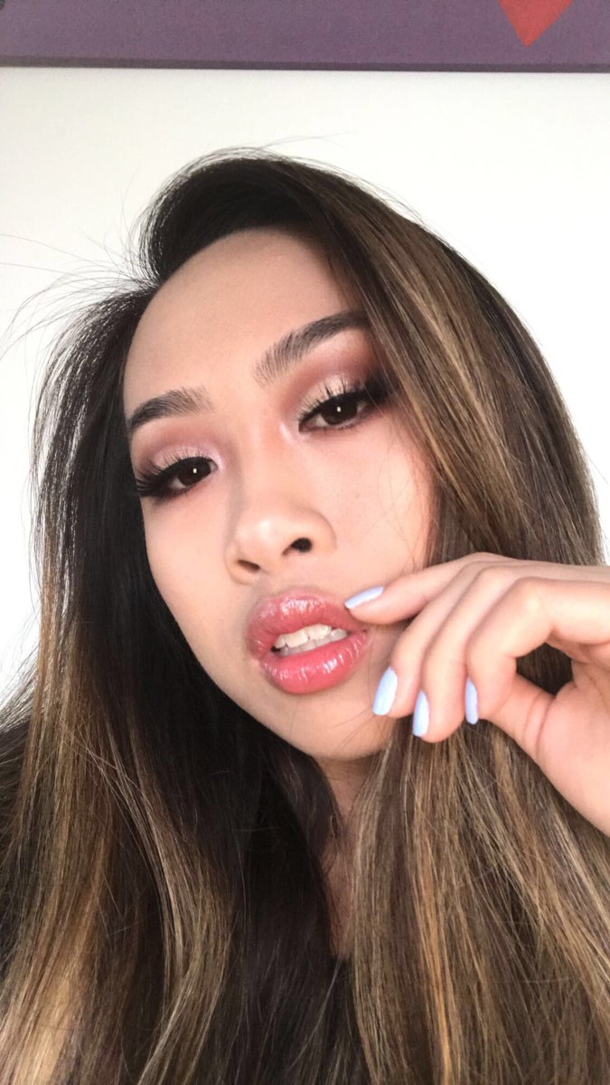 makeupbytrina's tweet photo. This look made me ten mins late to my lunch date but that’s ok 🤷🏻‍♀️ https://t.co/vyWaEpn7z5