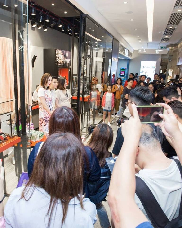 Comms8's tweet photo. Our team has been working on the launch campaign of the new Gracefully collection by NSQUARE. Endorsed by celebrities and media, it was an incredible launch event. 

Check out https://t.co/k2bHwJvgF1 or follow @nsquarehk on Facebook and Instagram. #comms8 https://t.co/24QOnd8kWm