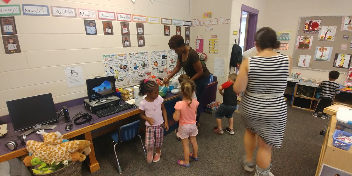 FCS_DPAC's tweet image. Pre-K Literacy Event with Mrs. Carrie Diaz class starting off with doughnuts, pizza, and other treats. We love our LOMES families. 💗 @FCSchoolsNC. @FCSHawthorne @Mike_Diaz_FCS. @kluv2teachEBES3