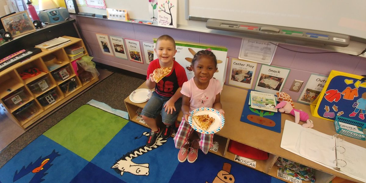 FCS_DPAC's tweet image. Pre-K Literacy Event with Mrs. Carrie Diaz class starting off with doughnuts, pizza, and other treats. We love our LOMES families. 💗 @FCSchoolsNC. @FCSHawthorne @Mike_Diaz_FCS. @kluv2teachEBES3