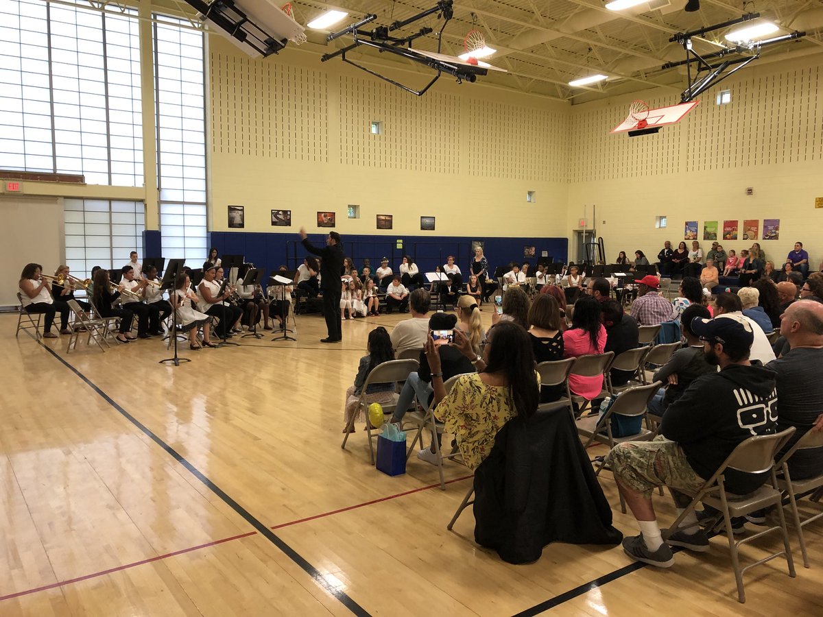 DunfeePride's tweet photo. Great turnout at Night of the Arts!! Thank you for supporting our school and programs! #DunfeePride #BuildingaBetterWorld https://t.co/xl2SdR923J
