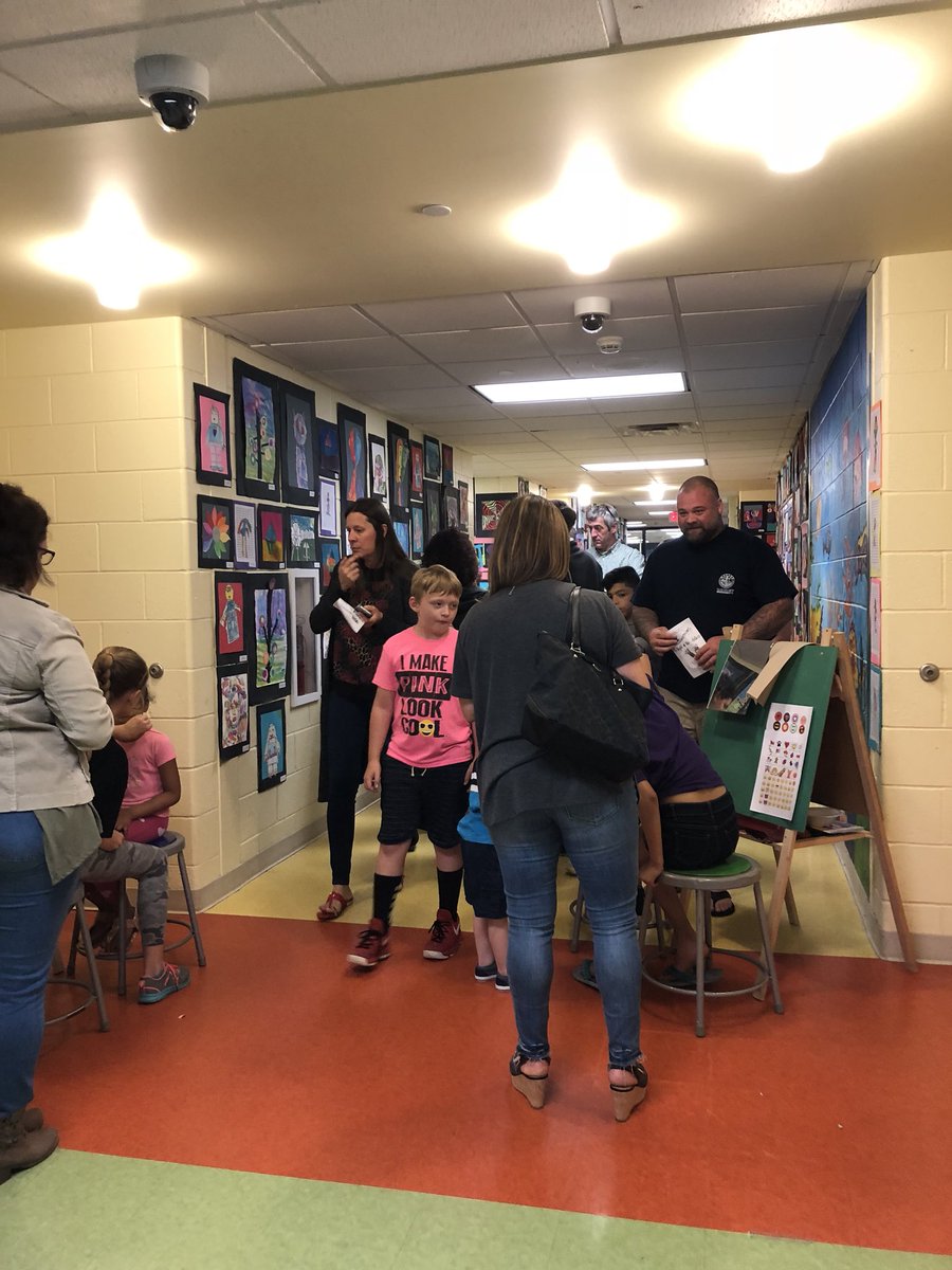 DunfeePride's tweet photo. Great turnout at Night of the Arts!! Thank you for supporting our school and programs! #DunfeePride #BuildingaBetterWorld https://t.co/xl2SdR923J