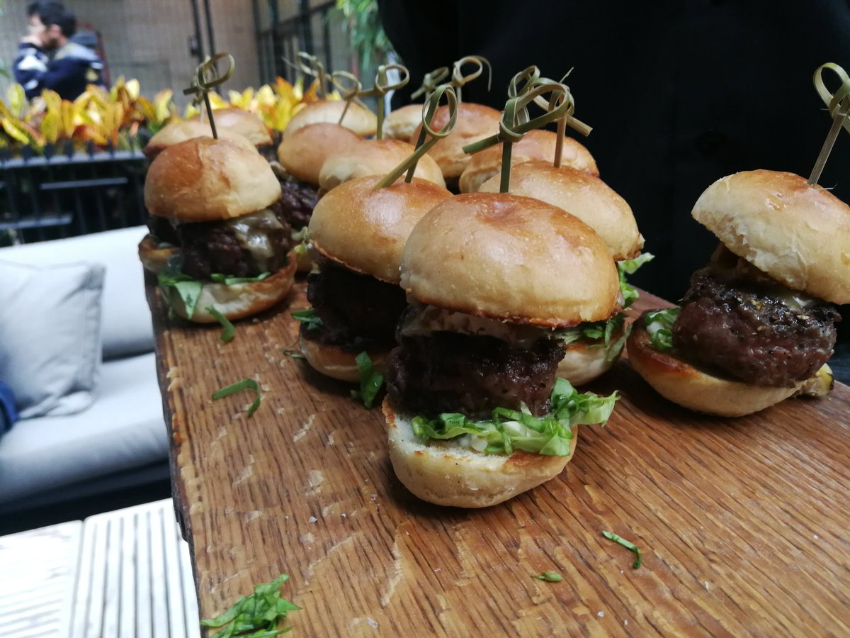 dothedaniel's tweet photo. Celebrating tonight with @Chef_MarkMcEwan & friends at the opening of the beautiful patio at #Bymark. A Toronto must! 😍🍔🍷 #Sponsored https://t.co/Qfm7iCnOGf