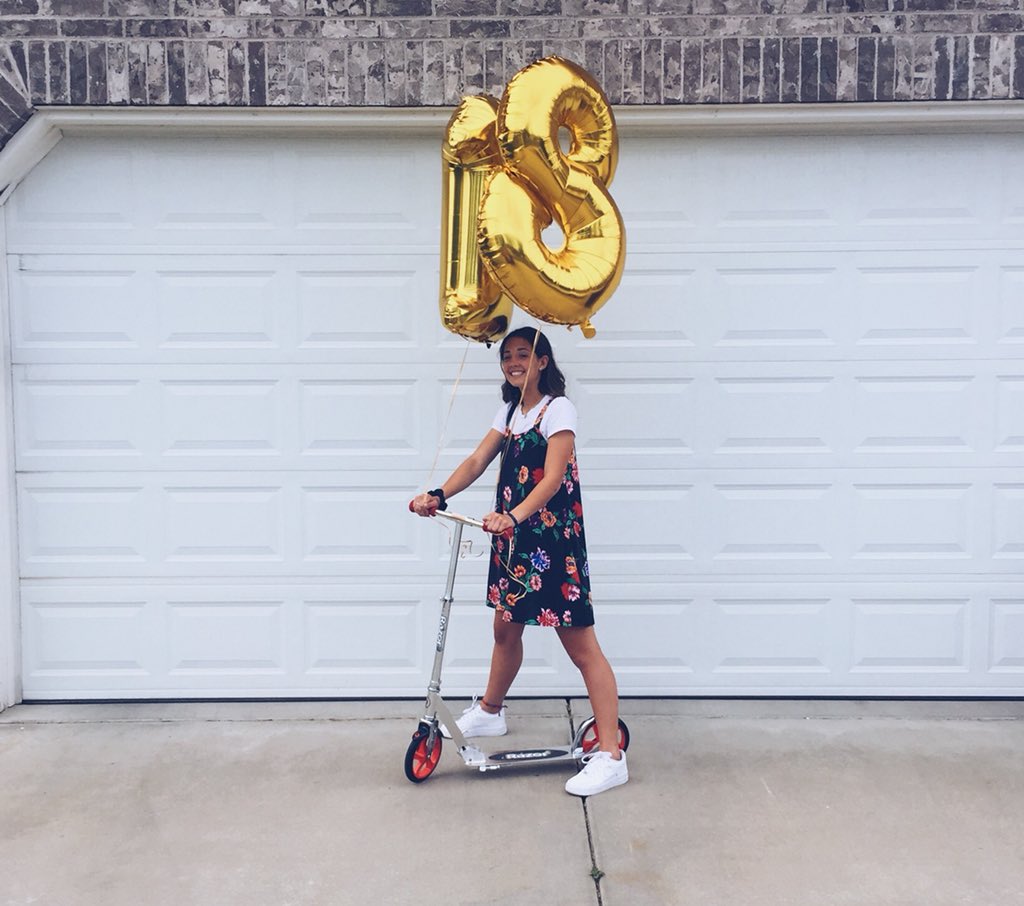 gabssegura's tweet photo. If my ability to be an adult is the same as my ability to control these balloons in the wind imma be in trouble but that’s okay cuz had a great birthday (,: https://t.co/5W2ag8qz55