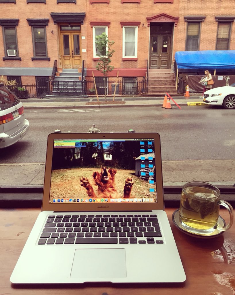 VictoireRivaton's tweet image. Bureau du jour - Broobroo &amp;amp; Bedford avenue. #Brooklyn #Williamsburg #Beback