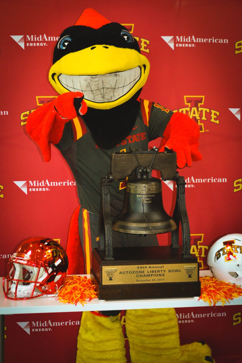 GrinnellMutual's tweet photo. We ❤️💛 @TheMascotCy who visited our home office! #CycloneTour18 https://t.co/4xb6495g39