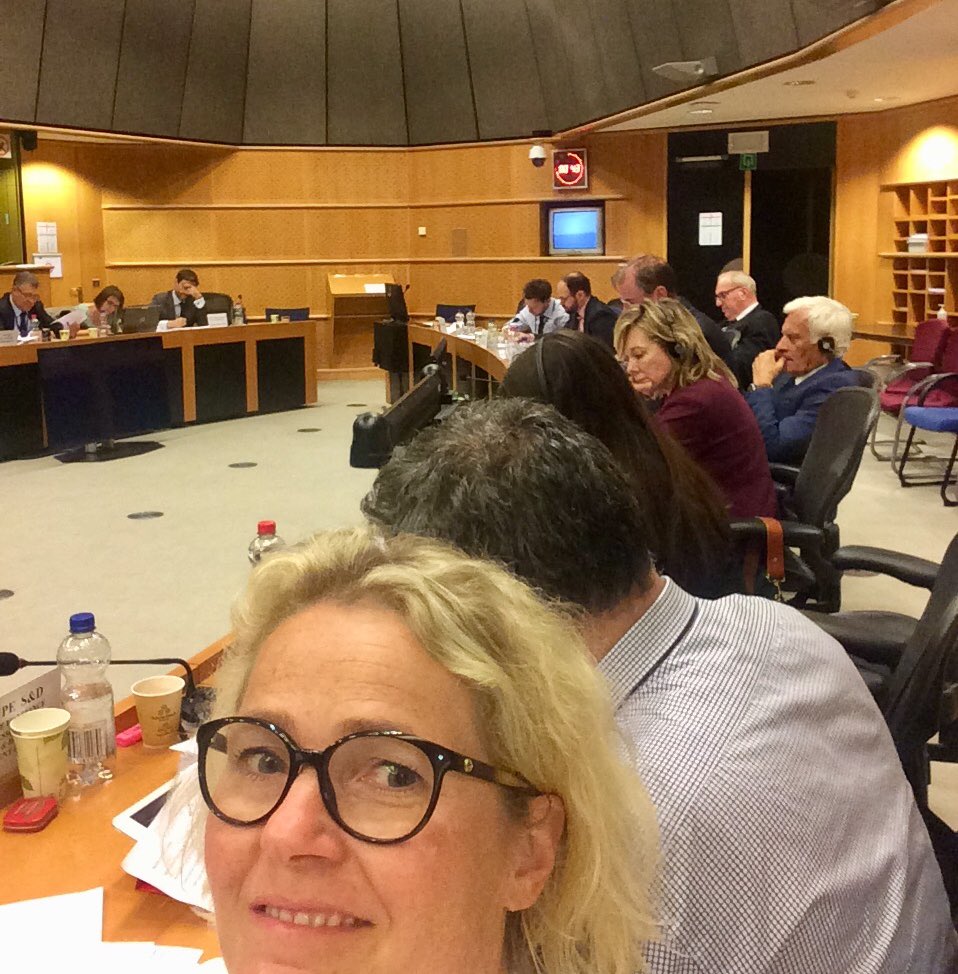 miapetrakumpula's tweet photo. Good sign - 00:45 and progress happening as nobody sleeps #telecoms #EECC #digital Trilogues with @EU2018BG @EP_Industry @delcastillop @JerzyBuzek @EvzenTosenovsky @Senficon @ViolaRoberto @DSMeu https://t.co/Fl5pFIqrLy