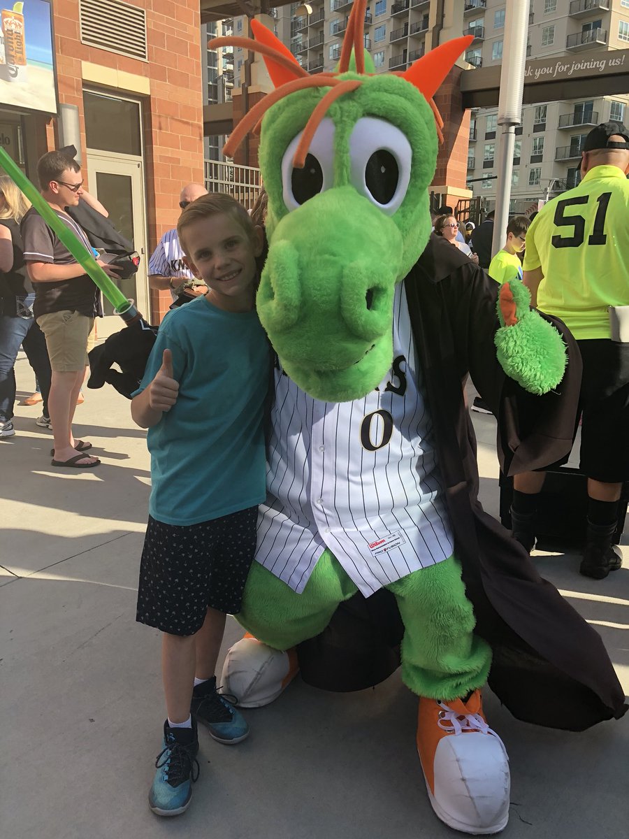 JessMarie1359's tweet photo. @CLTKnightsHomer @KnightsBaseball my sons knight was made! Now front row seats in 119 to make it even better! Thank you Homer! #StarWarsKnight https://t.co/8lmOiNauu0