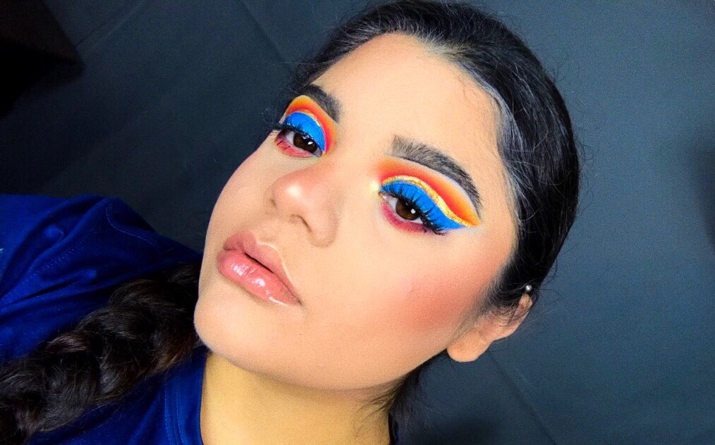 bflooo12's tweet photo. Don’t be fooled the blue shimmer ended up transferring throughout the day 🤦🏻‍♀️ https://t.co/ddNT9sLJN2
