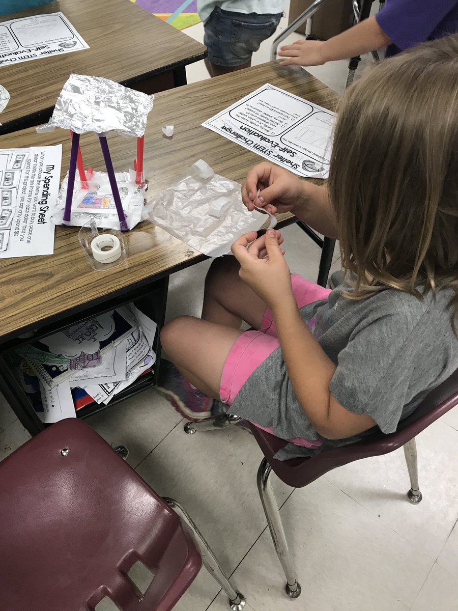 MrsWright1st's tweet photo. Building shelters for STEM 🏠 #FESFamily17 #FES2017 #STEM #firstgrade #iteach https://t.co/7ZnZdic5x9