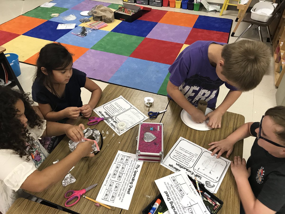 MrsWright1st's tweet photo. Building shelters for STEM 🏠 #FESFamily17 #FES2017 #STEM #firstgrade #iteach https://t.co/7ZnZdic5x9