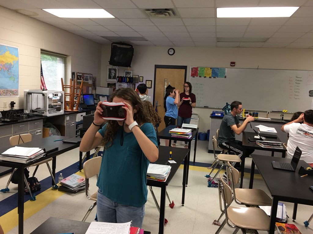JEvans4Science's tweet photo. More VR but this time with Bio class @CapeFearHigh1 https://t.co/4UJqSsi0NR