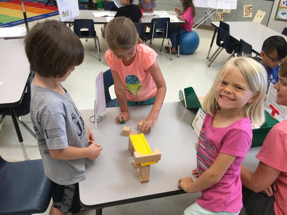 TeachKMrsRyan's tweet photo. Fun with STEM Challenges! Thanks @JunctionPTC #RCSDChampions #rcsdjunction https://t.co/5ipoHDPXCg
