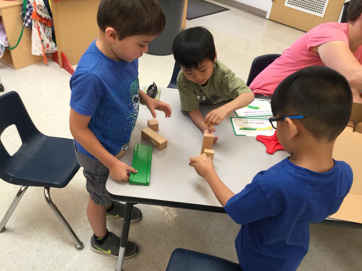 TeachKMrsRyan's tweet photo. Fun with STEM Challenges! Thanks @JunctionPTC #RCSDChampions #rcsdjunction https://t.co/5ipoHDPXCg