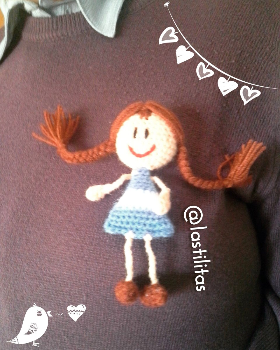 LasTilitas's tweet photo. ♡》¡Una muñequita muy patriota para esta Semana de Mayo! 🔵⚪🔵 Se la ve muy contenta, tanto como a su dueña 😀💙
.
#prendedor #muñeca #amigurumi #vivalapatria https://t.co/O7fzFbgYOD