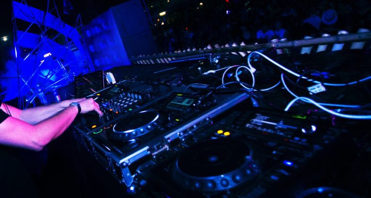 PLAYDETROIT's tweet photo. 🎧✨ OFFICIAL PLAYGROUND DETROIT MOVEMENT FESTIVAL 2018: PARTY GUIDE via  @gudevemcboi https://t.co/fXuq0M1mDX https://t.co/YBmFKWr7Bv
