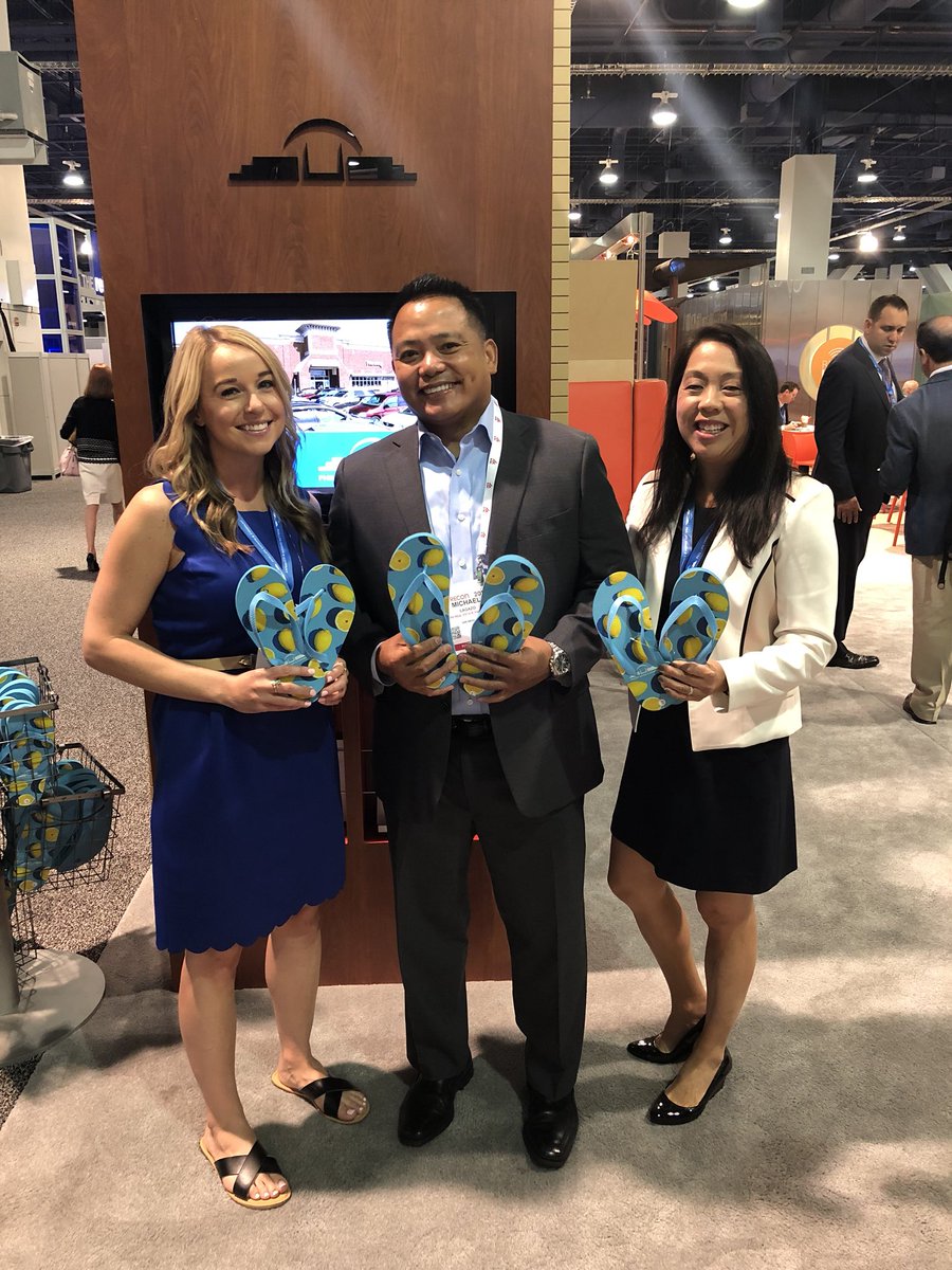 cherilynm's tweet photo. So excited to finally meet @Michael_MBA in person. Fun to discover how our paths crossed many times in San Diego. #ICSCRECon #phillipsedison https://t.co/cvug3c9N0o