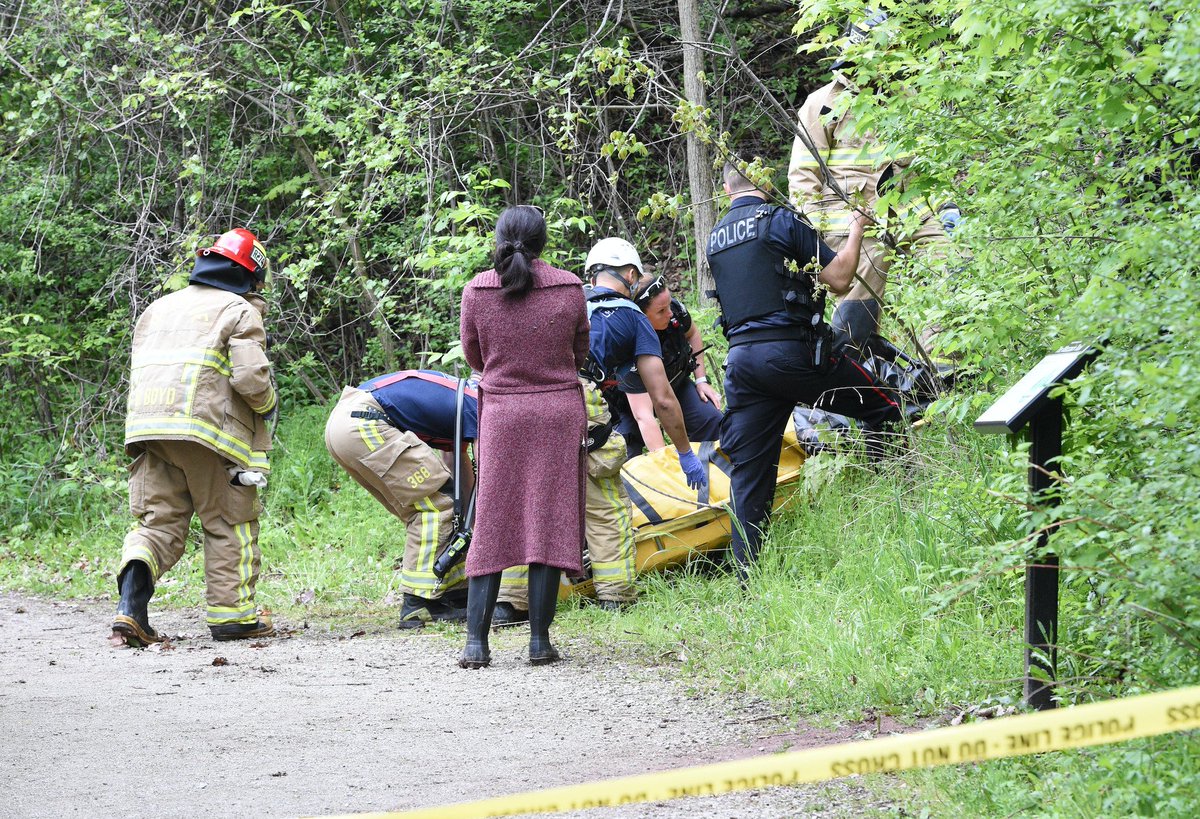 ACollinsPhoto's tweet photo. Lions Valley Park has been reopened to the public after @HaltonPolice earlier investigation into missing person found deceased inside park. #Oakville https://t.co/zy9p5bNBt4