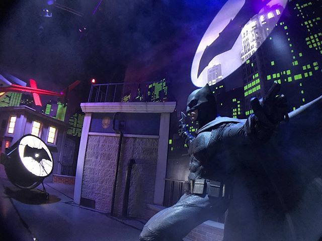 jenvargas's tweet photo. The Dark Knight rises once more! And YOU can control the Bat Signal! #MTSelfie https://t.co/Xyeb0H5SAo https://t.co/KjkifFvssx