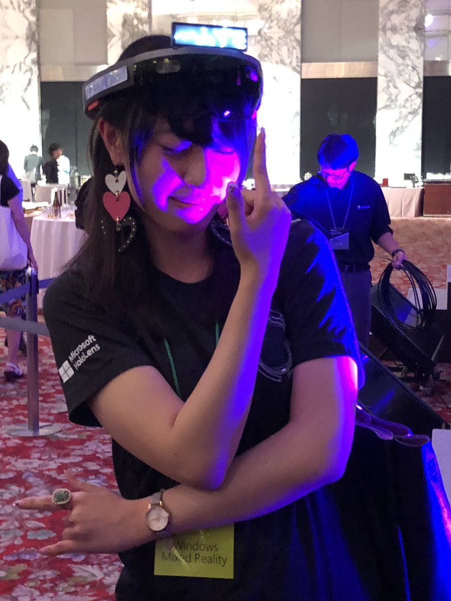 oku_mura's tweet image. @omeme_1231 最近ちまたで話題のはいえろ氏も、何かに取り憑かれたようなクオリティ（加工一切なし）
#decode2018 #HoloLens