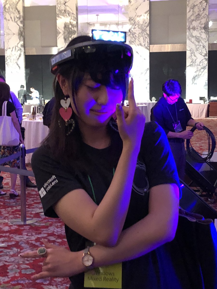 oku_mura's tweet image. @omeme_1231 最近ちまたで話題のはいえろ氏も、何かに取り憑かれたようなクオリティ（加工一切なし）
#decode2018 #HoloLens