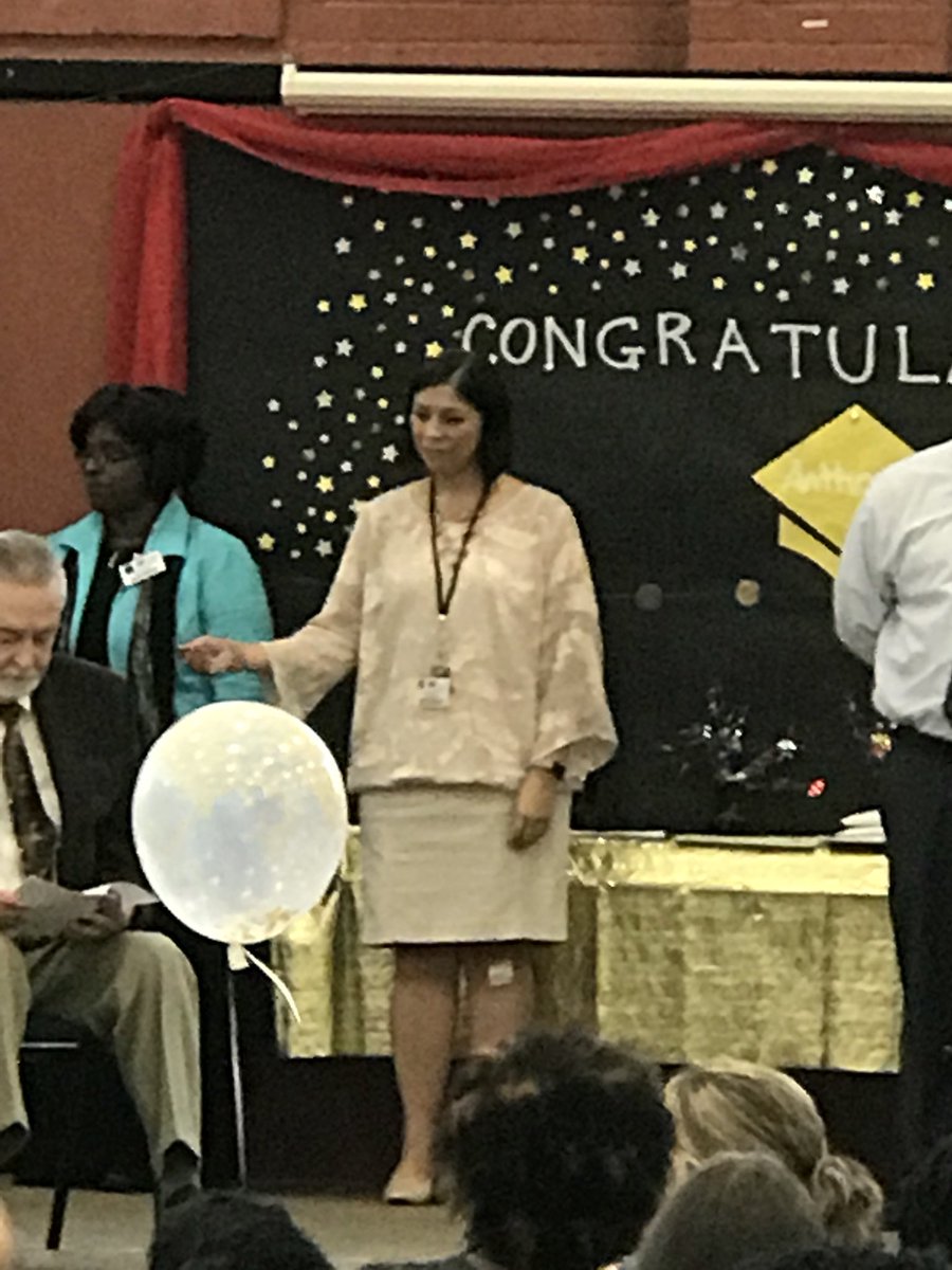 michael_farino's tweet photo. My amazing wife, aka “assistant principal” of #AnthonyElementary doing what she does best! Sharing information, inspiration, and her imagination to those leaders of tomorrow. #aye #ocala @AYEThoroughbred @CAmyFarino https://t.co/pBygaVRzg5