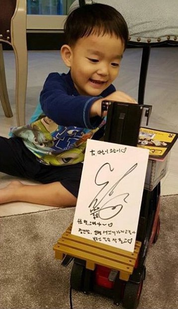 when junmyeon had a cameo appearance on 'the return of superman,' promised to send gifts to soeul and daeul and kept his word