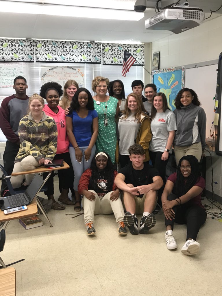 RyalsNbct's tweet photo. Great year with these @LMSDSchools Dual Credit Comp I and II Seniors. #GBG https://t.co/PpFYynLfjm