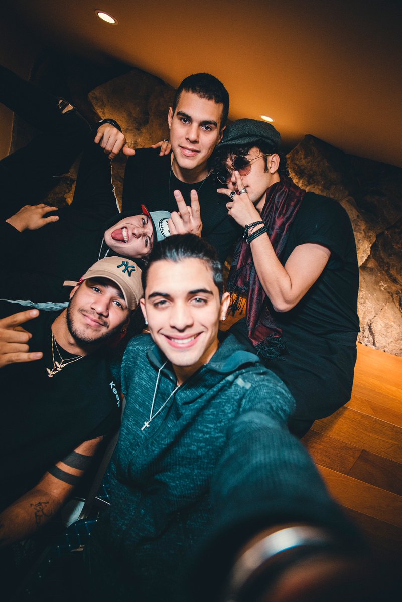 CNCOmusic's tweet photo. Solo faltas tú en la foto 😉 🤳🏻 https://t.co/MUqgdLirYC