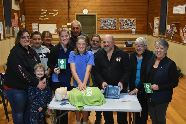 Always prepared and equipped for an emergency! Guides in Victoria installed a life-saving defibrillator in their Guide Hall, which other community classes will have access to. Great work, Maryborough Guides! bit.ly/2s3gJ9C @girlguidesaust