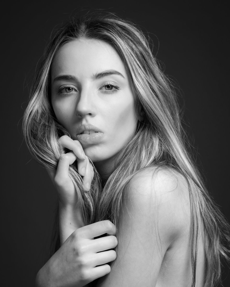 bookedbytina's tweet photo. Georgia looking stunning as always!! #highfashion #photoshoot #blackandwhite #ChipYates #jcmodels #jcmodelsct https://t.co/aATUdDbcAt