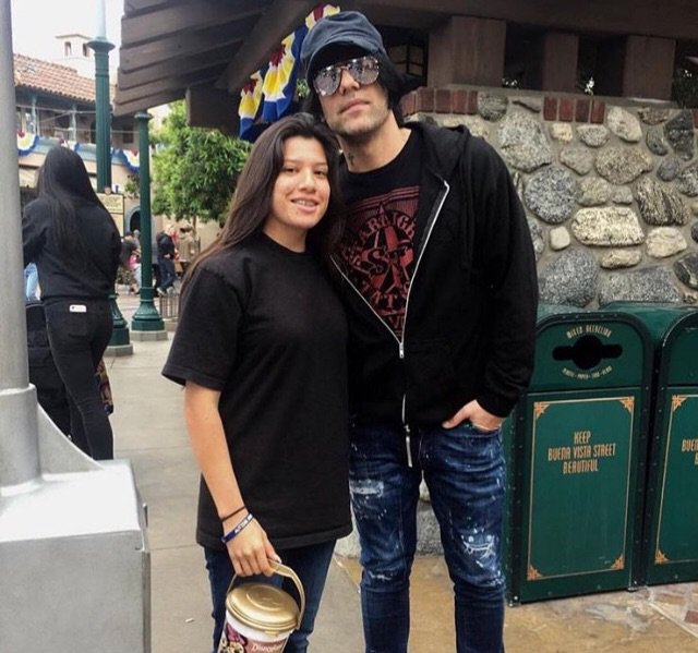 DisneyParkCeleb tweet picture