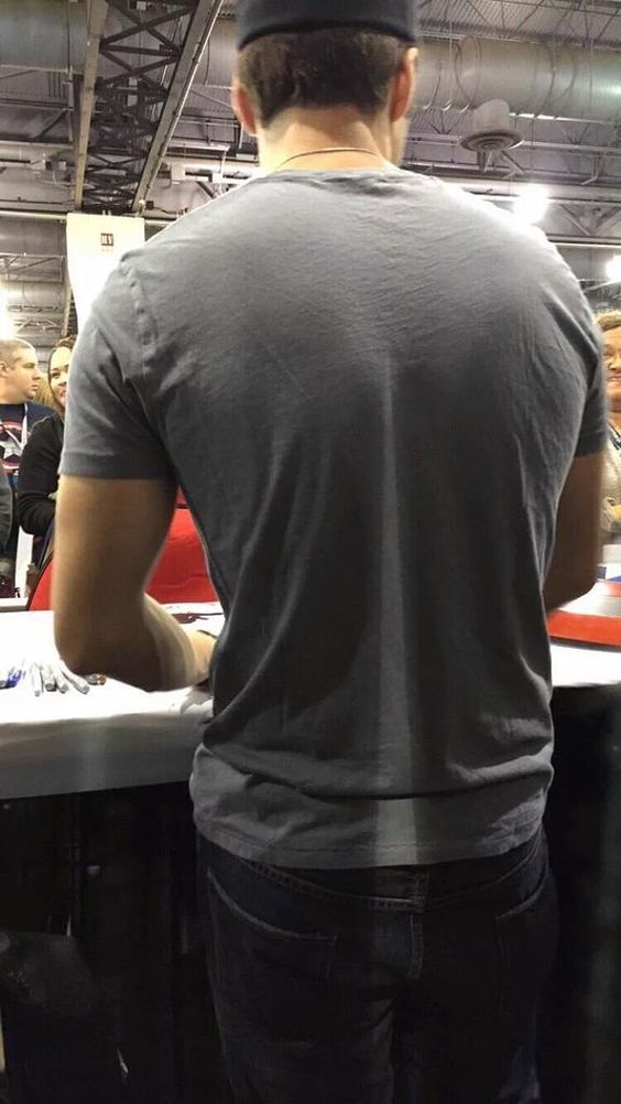 Sebcentric328's tweet photo. @fan_of_stan @bestofmackstan @Lnfinitystone @HiddleStaners I mean, does he even KNOW how many panties were DESTROYED world wide over this look??? There should be an underwear store named after him. #SebastiansSecret #PostSerumSeb https://t.co/O7M8t6mrw5