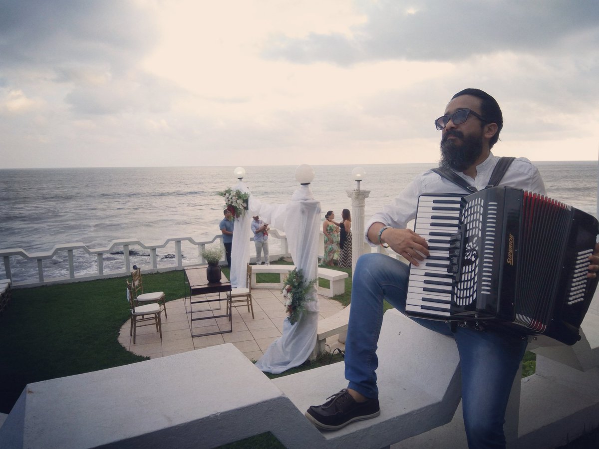 VictorFriguey's tweet photo. Fiesta @friguey #AcordeónSuperior @casainstrumentalelsalvador #Music #ElTuncoBeach #Wedding #Party #LaFiestaMásLargaDeElSalvador #FiestaFrigüey #PlayaSolArena https://t.co/4GJS1hy9mc