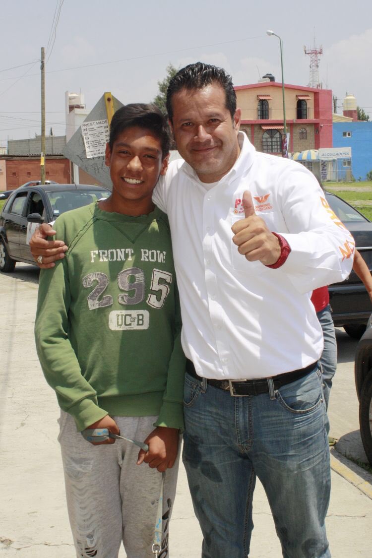 FelipeBretonT's tweet photo. Nuestros hijos son la mejor razón para transformar nuestro entorno. 
Es por ellos que trabajaré sin descanso hasta que #Cuautlancingo sea un lugar digno, seguro y de bienestar para todos. https://t.co/3BE0vsprUb