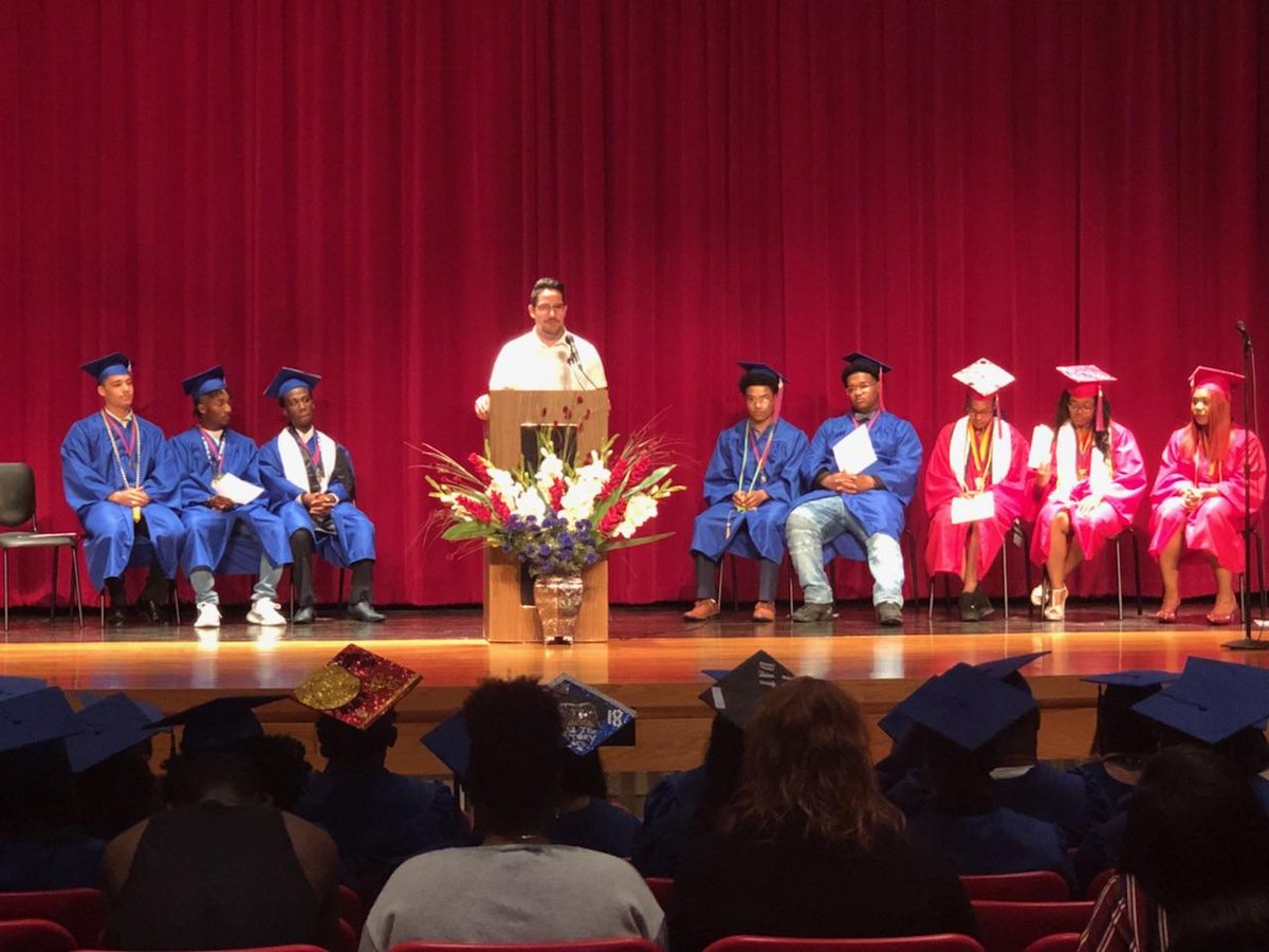 AspasiaAngelou's tweet photo. John Marshall Seniors celebrate with gratitude at our 2018 Baccalaureate! #JMFam #ProudPrincipal #BeTheChange #ServantLeader @jmbearsokc @OKCPS @WmStubbs https://t.co/QOmTsFN5vs