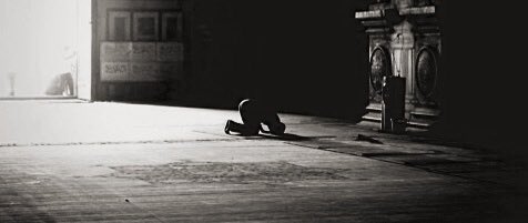 Q3li9's tweet photo. قيل لأحد السَلَف :
ما بال المتهجّدين أحسن الناس وجهًا ؟ 
قال : 
إنهم خلوا بالرحمن فألبسهم نورا من نوره . https://t.co/nWplWfg4TB