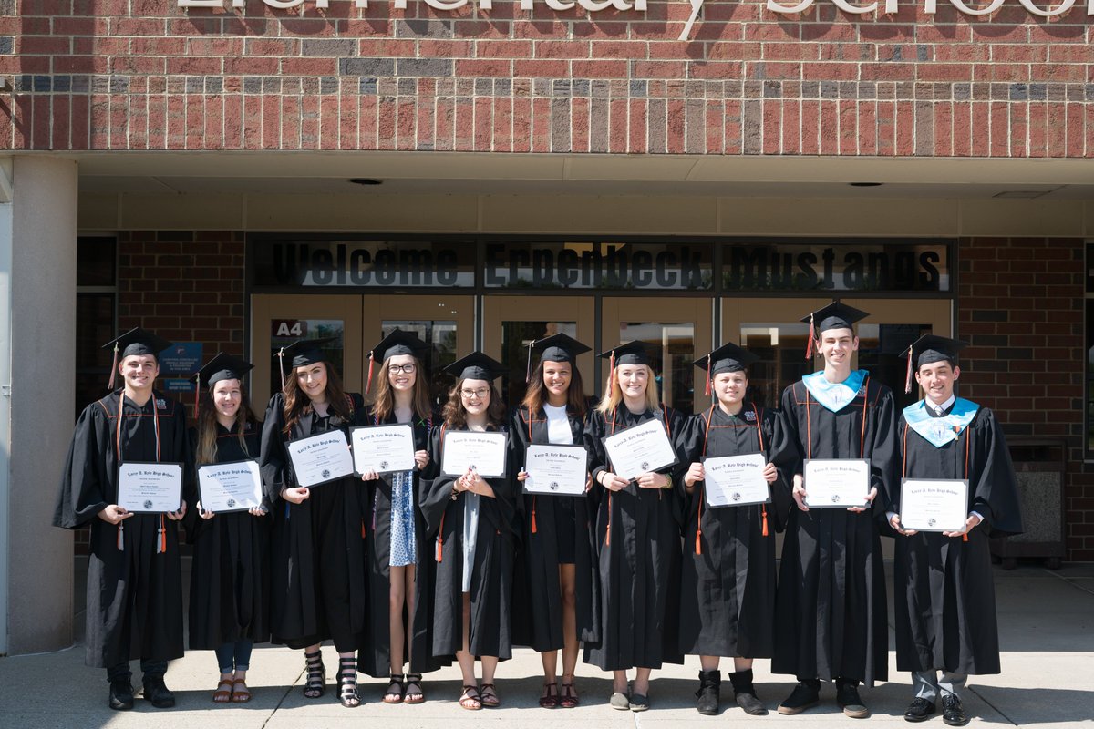 CMO_StuOptServ's tweet photo. Ryle High School seniors travel to @EES_Mustangs to give out honorary diplomas to special teachers. @Ryle_HS @dr_poe @JimDetwiler1 @jlvw76 https://t.co/3Z51V2pzRu