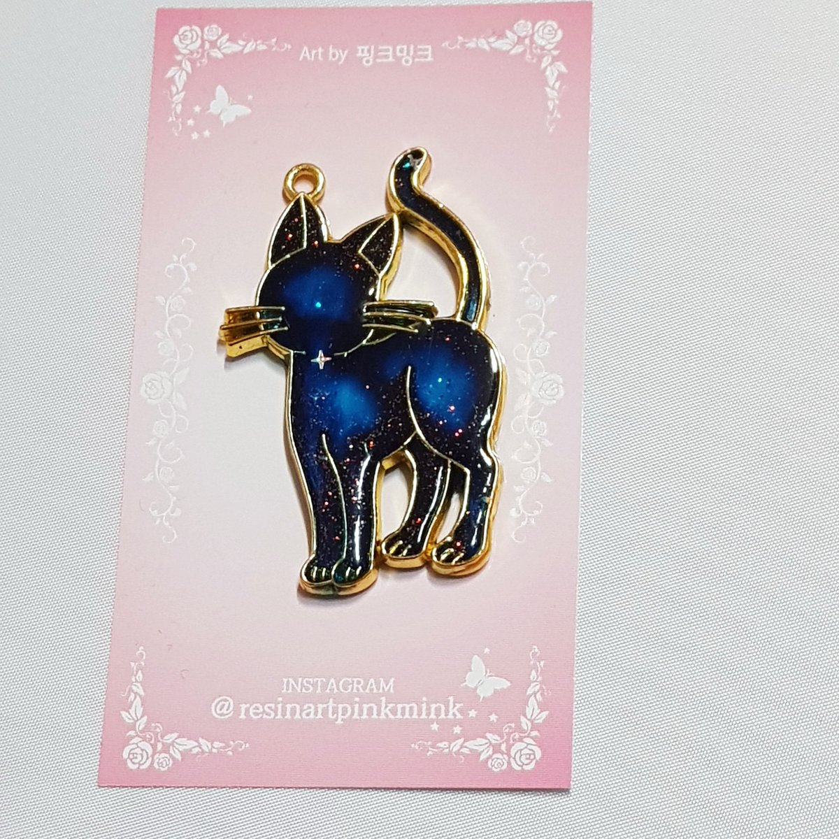 #resinpinkmink #핑크밍크
#resin
#레진공예 #ハンドメイド 
#handmade #핸드메이드 #uvresin #ブラッドレッド #bloodred
#ウィザードカラー #Wizardcolor #PADICO
#uvレジン #レジンクラフト 
#アクセサリー #accesorios 
#Pendant
#가방장식 #cat #키링 #keyring #bagcharm
#k핸드메이드페어부산2018